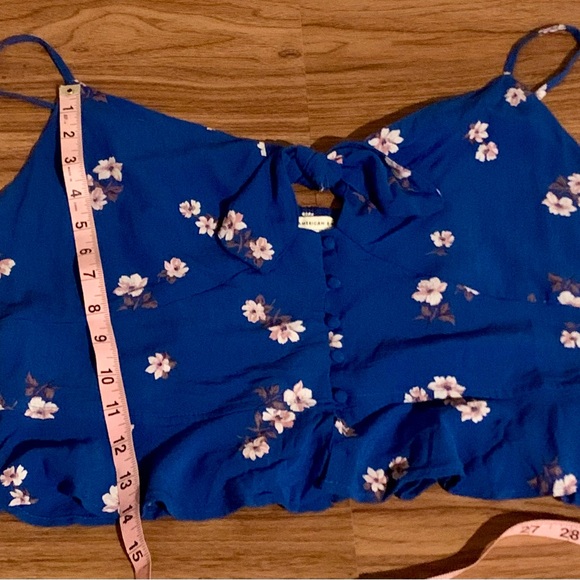 American Eagle Blue floral blouse - Picture 7 of 9